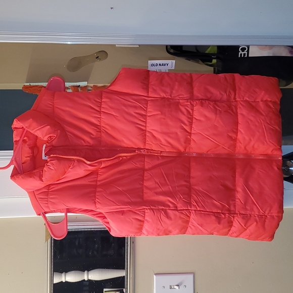 Old Navy sleeveless vest puffer - Picture 4 of 4